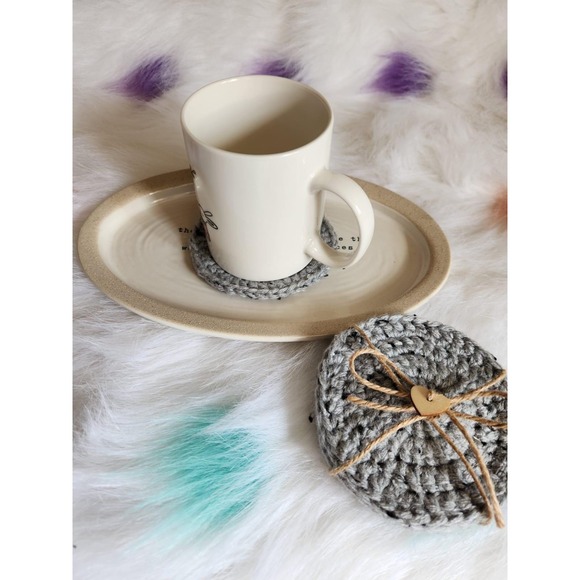 round gray crochet coaster by MerakiMimos  made‎ with  acrylic yarn - Picture 5 of 5
